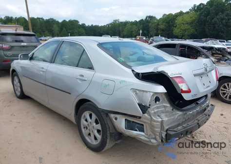 2010 Toyota Camry Le z USA, uszkodzony, nr VIN 4T1BF3EK2AU548610